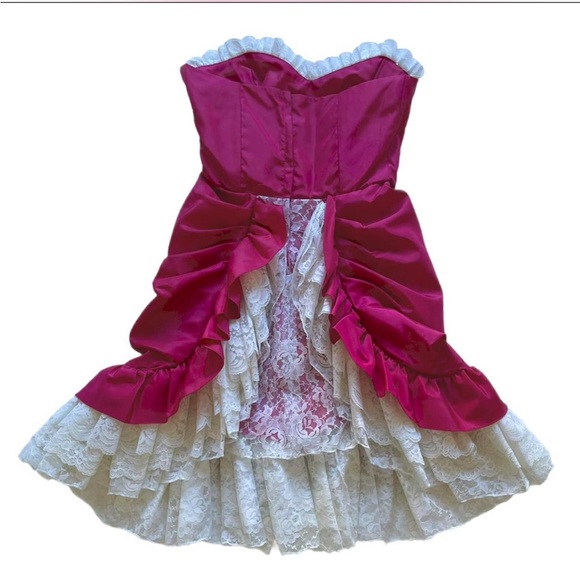 Hot pink 80s dress
So adorable and has the cutest details in great condition! - Picture 2 of 5